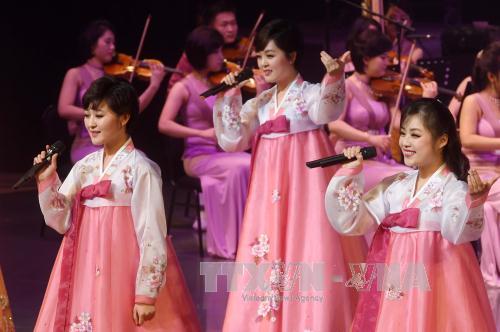 Đoàn nghệ thuật Triều Tiên tới thủ đô Hàn Quốc ảnh 1